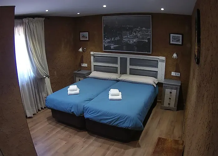 ゲストハウス El Trasgu De 3*